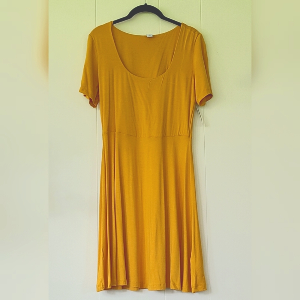 Lightweight yellow/mustard midi dress